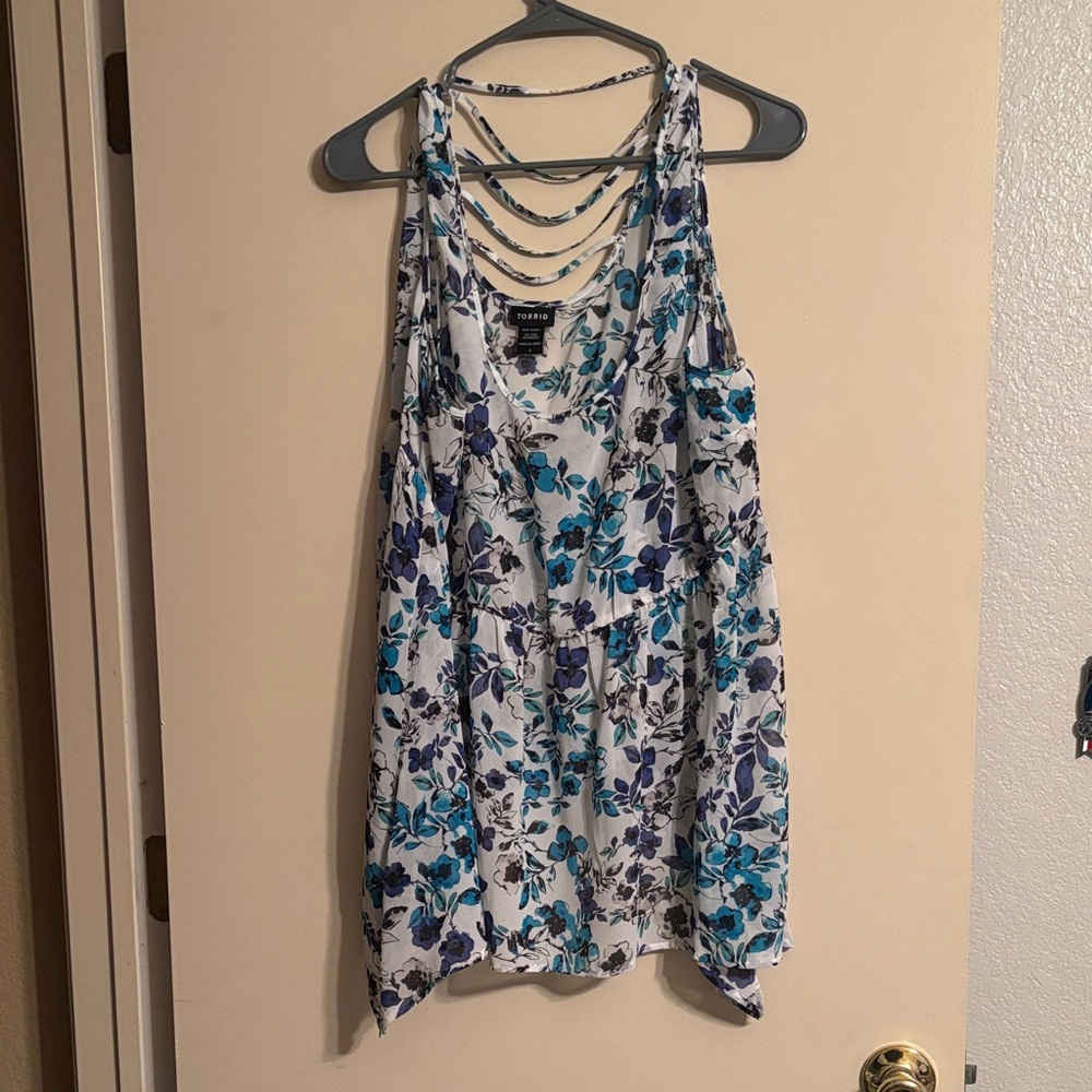 Torrid Floral Strappy Tank Top in Blue and White